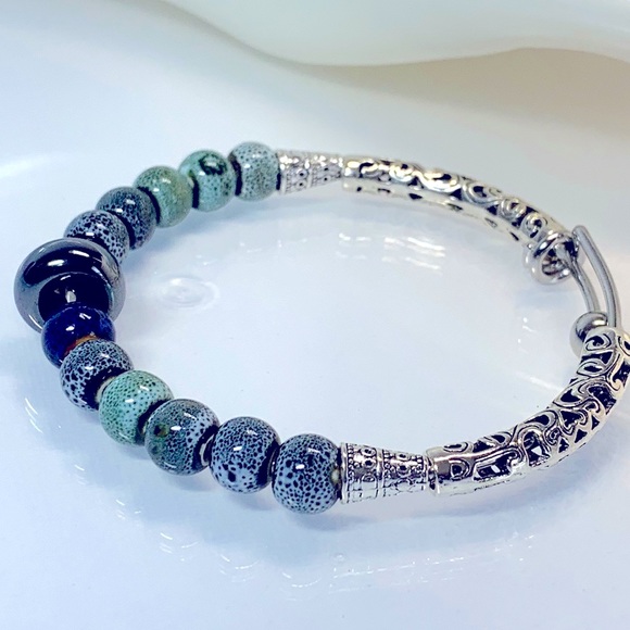 FILIGREE HANDCRAFTED CERAMIC BANGLE 6cm diameter - Picture 2 of 7